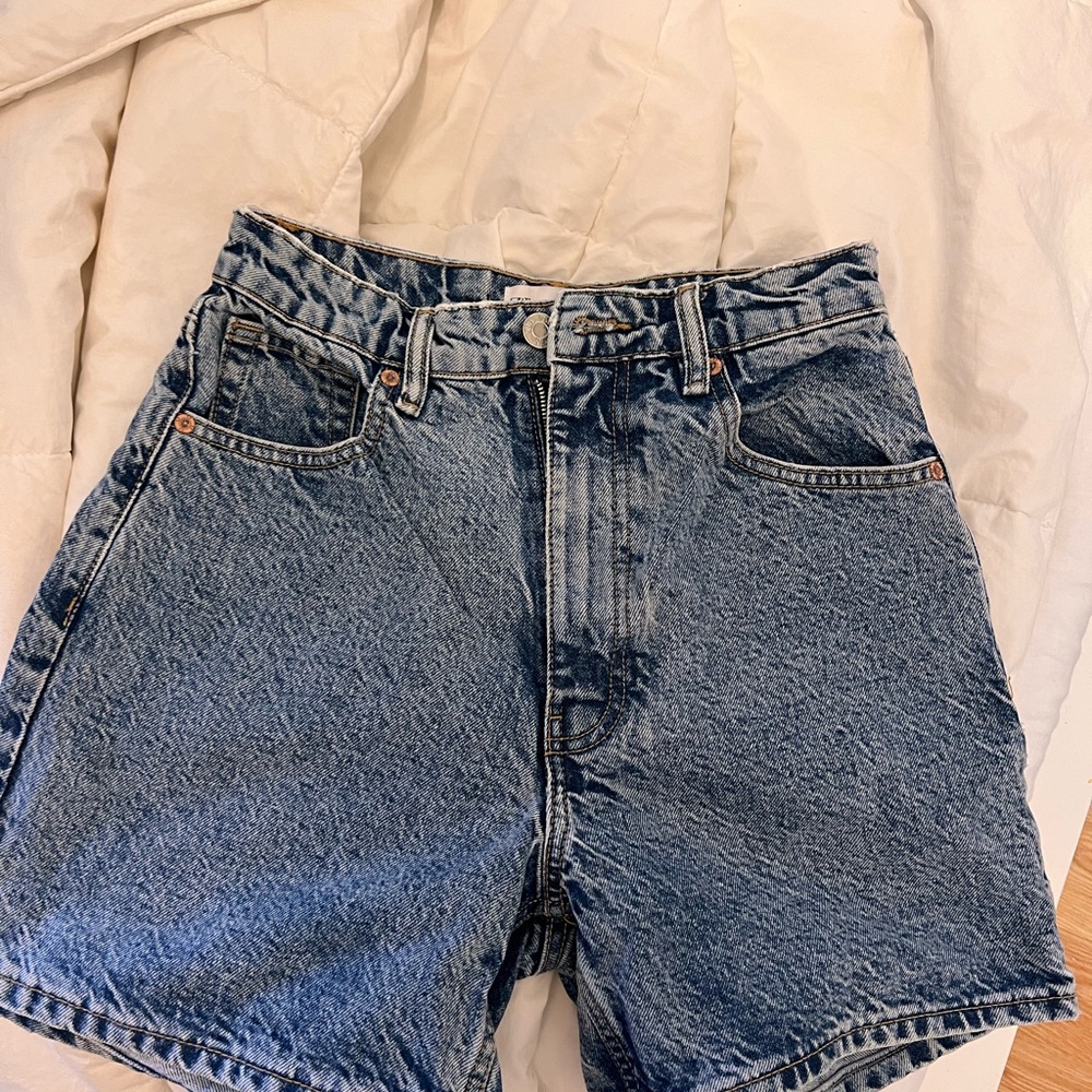 FAMOUS ZARA MOM SHORTS